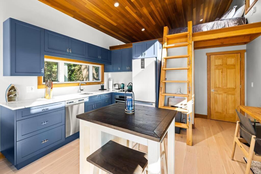 Kingfisher Manor Villa Sooke Bagian luar foto