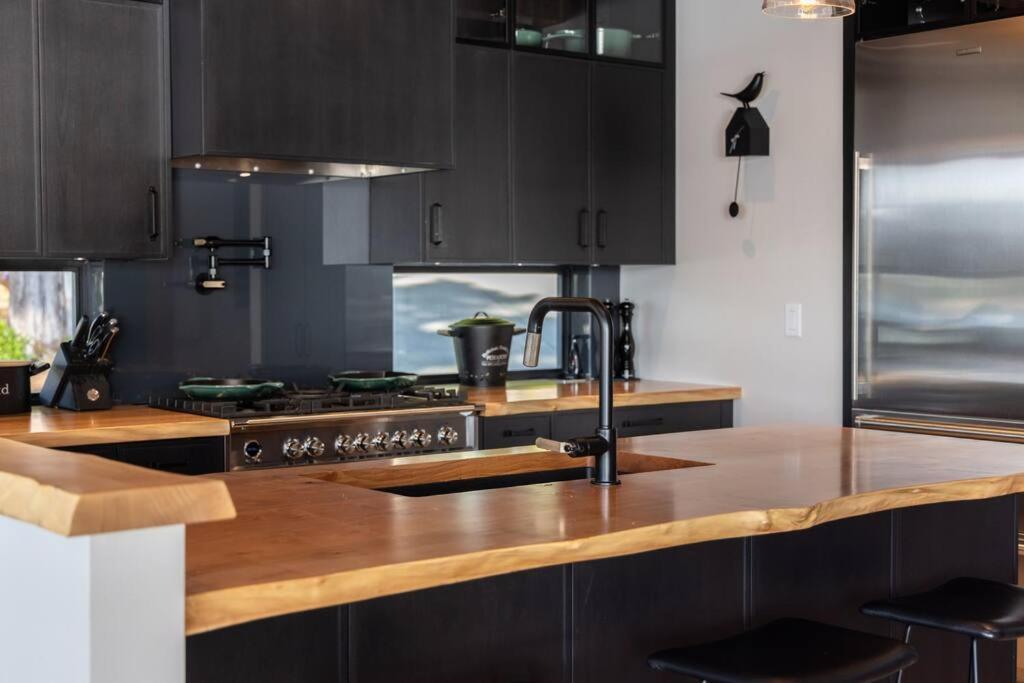 Kingfisher Manor Villa Sooke Bagian luar foto