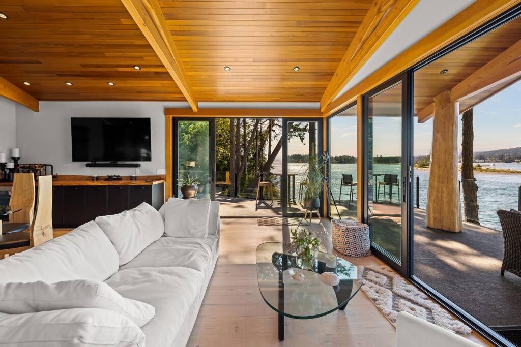 Kingfisher Manor Villa Sooke Bagian luar foto