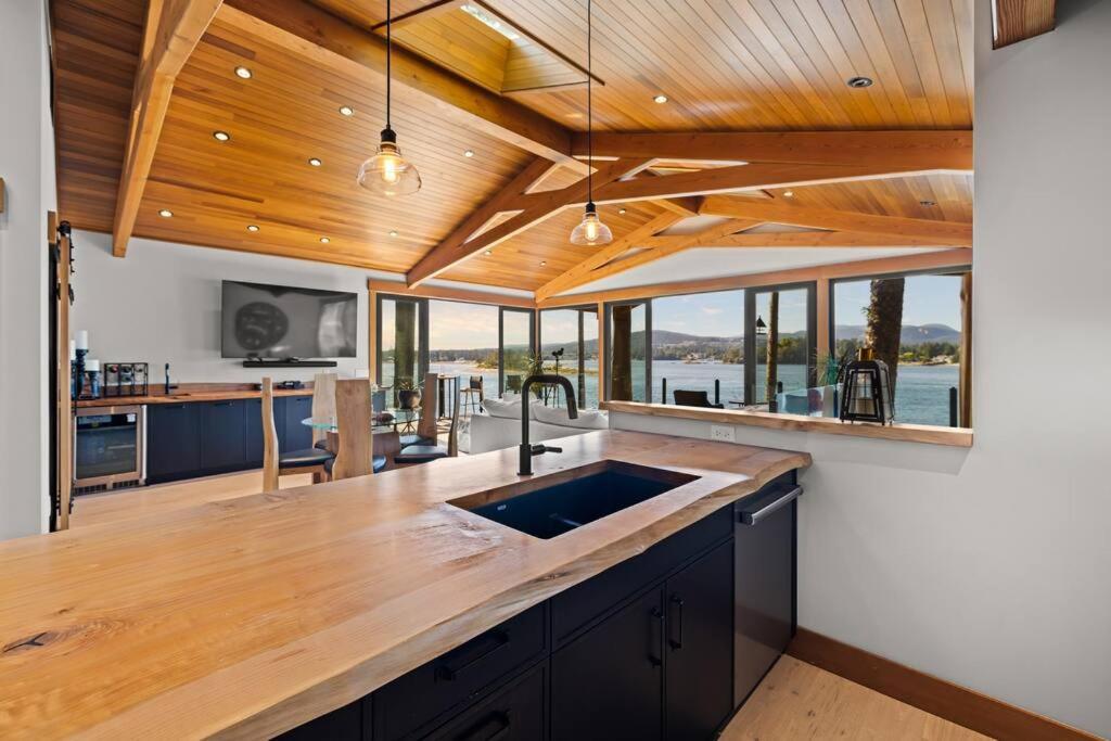 Kingfisher Manor Villa Sooke Bagian luar foto